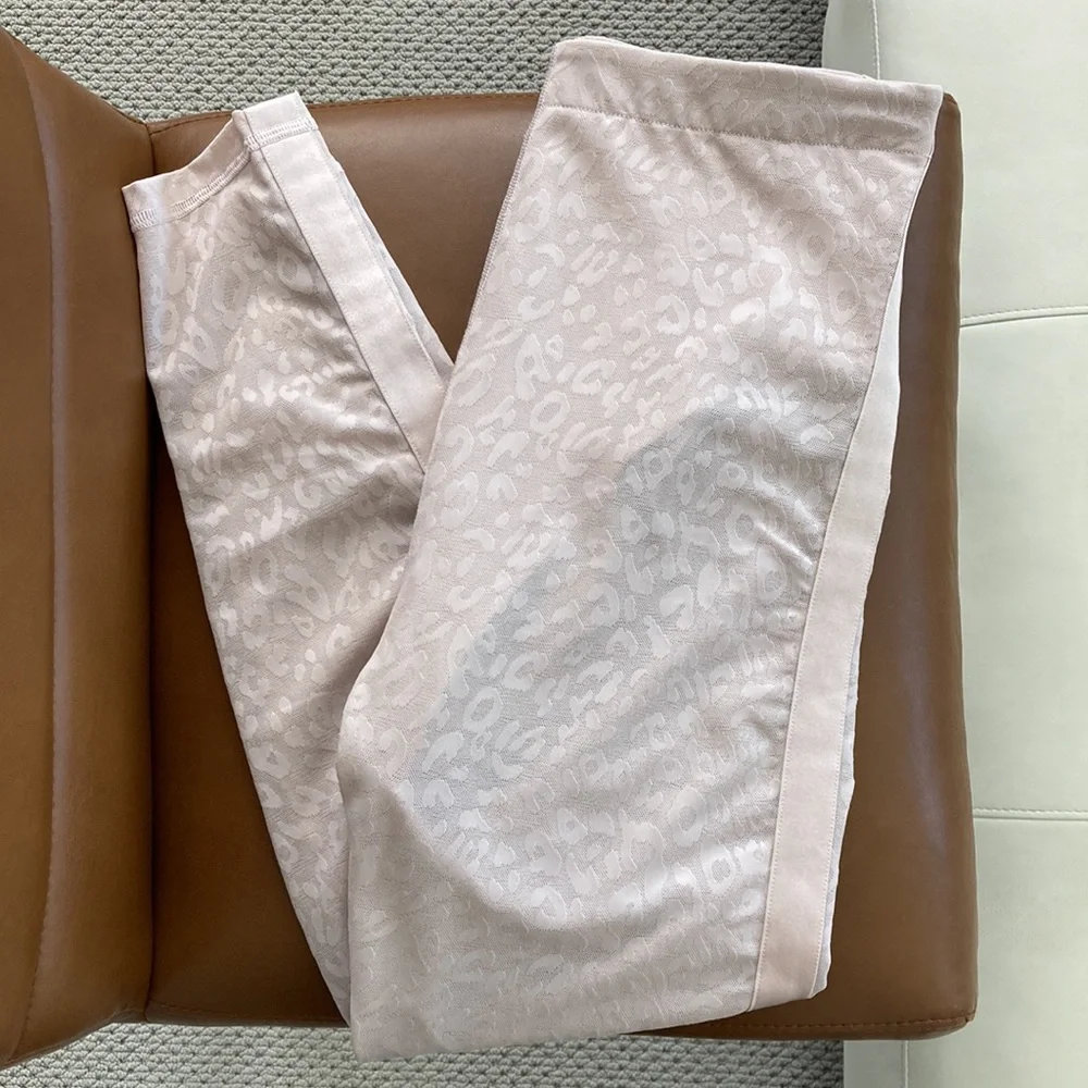 NWOT Lace Legging - Picture 3 of 4